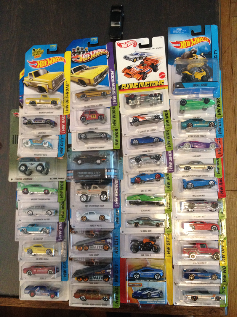 Illustration for article titled New Hot Wheels Display, Latest Haul and Trade Cars